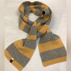 Gap scarf